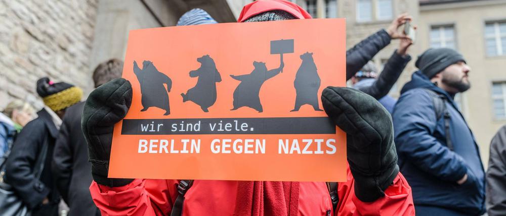 Zweifel am Rechtsstaat. Demonstration in Neukölln gegen die zahlreichen rechten Attacken. Das Vertrauen in die Polizei leidet.