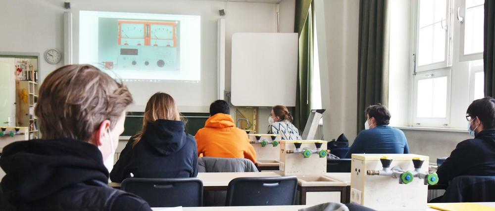 Auf Lücke sitzen dürfte schwierig werden, wenn die Klassen durch zahlreiche Sitzenbleiber voller werden. 
