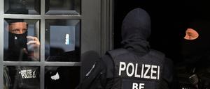 Polizisten vor einigen Tagen in Berlin-Neukölln. Festgenommen wurde ein Mann aus dem Remmo-Clan.
