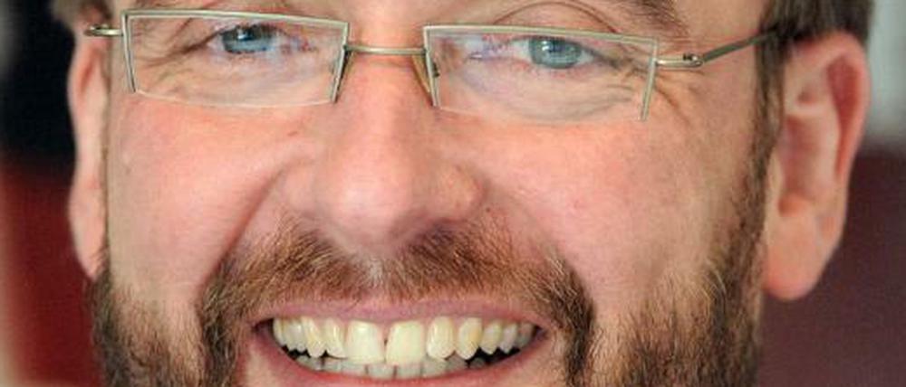 Martin Grasmück, stellvertretender Programmdirektor, Hörfunkdirektor und Leiter des Programmbereiches SR 1 Europawelle/Junge Angebote des Saarländischen Rundfunks, ist zum neuen Intendanten des Senders gewählt worden. 