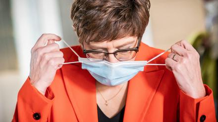 Verteidigungsministerin Annegret Kramp-Karrenbauer (CDU) vor dem Verteidigungsausschuss