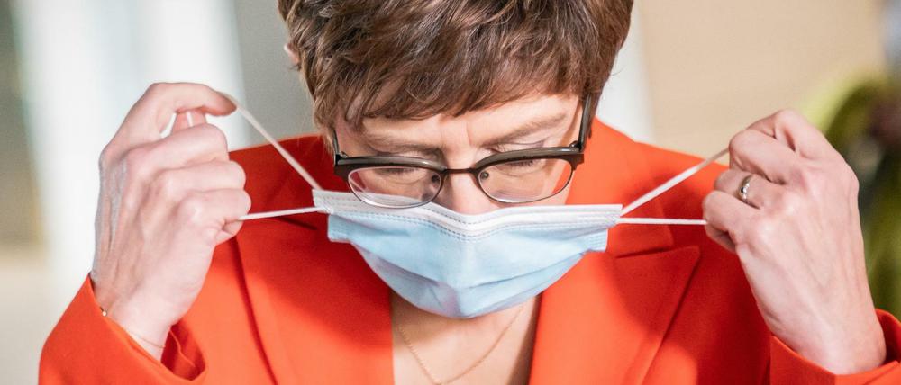 Verteidigungsministerin Annegret Kramp-Karrenbauer (CDU) vor dem Verteidigungsausschuss