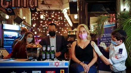 Das Vakzin von Pfizer/Biontech sinkt das Risiko eines schweren Krankheitsverlaufs um 95,8 Prozent.