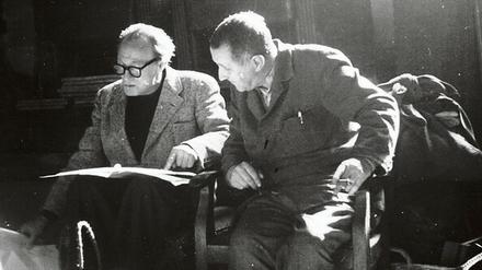 Ernst Busch und Bert Brecht 1956 auf einer Probe zu „Leben des Galilei“.