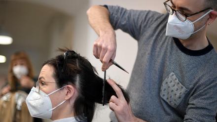 In Österreich haben die Friseursalons wieder geöffnet, in Deutschland soll es am Montag, 1. März, soweit sein.