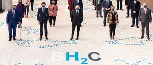 Vorstellung eines spanischen Wasserstoff-Korridor-Projekts. Teilnehmer des am 22. Februar vorgestellten BH2C-Projektes in Bilbao.