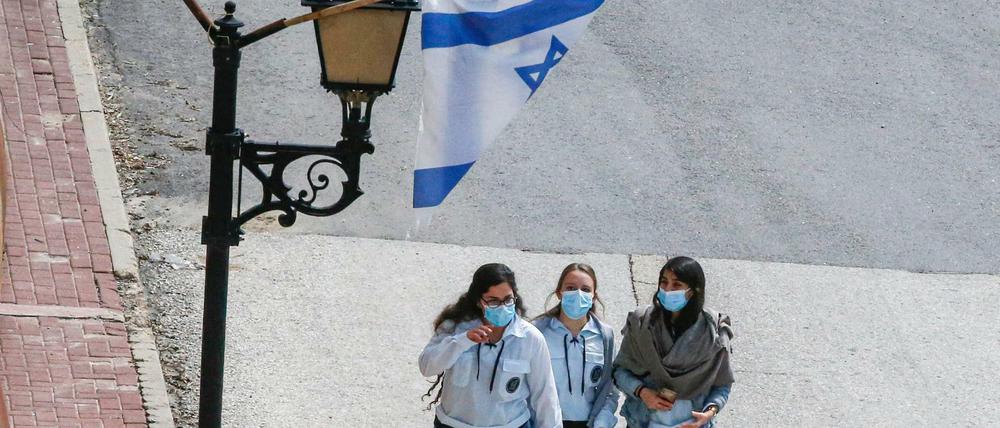 Einem Bericht des israelischen Gesundheitsministeriums zufolge lindert der Covid-19-Impfstoff von Biotech nicht nur Krankheitssymptome, sondern verhindert auch die Übertragung.