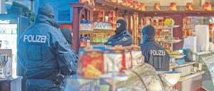 Razzia im Eiscafe. Die Strukturen hinter den Straftaten bleiben oft unangetastet. 