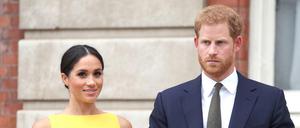 Prinz Harry von Großbritannien und seine Frau Meghan (Archivbild von 2018) 