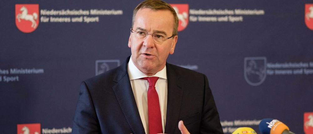 Der niedersächsische Innenminister Boris Pistorius (SPD) bei einer Pressekonferenz.