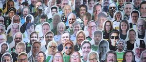 Nicht von Pappe. Viele Fans leiden unter dem Entzug - die Pappkameraden im Stadion sind nur schwacher Trost.
