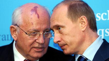Michail Gorbatschow (l.) und Wladimir Putin stehen für den Anfang und das Ende guter deutsch-russischer Beziehungen (Archivfoto von 2004).