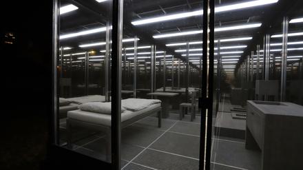 Im Gorki-Garten. Nachbau einer Gefängniszelle von Can Dündar.