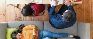Viele Lehrkräfte wissen nicht, wie sich die Situation ihrer Schüler:innen zu Hause gestaltet, sagt El-Mafaalani. Im Lockdown sind manche nun kaum noch zu erreichen.