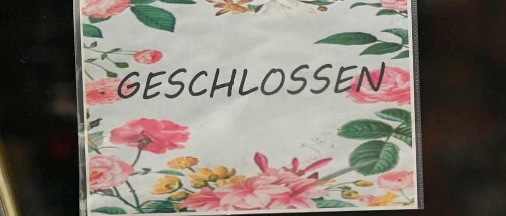 Wann und unter welchen Bedingungen können Geschäfte und Gastronomie wieder öffnen? Das RKI legt einen Plan vor. 