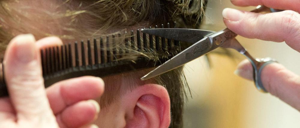 Viele Friseurinnen und Friseure haben vom gesetzlichen Mindestlohn profitiert. 