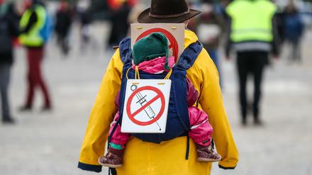 Mitgeschleppt. Eltern dürfen für ihre Kinder in vielen Belangen entscheiden. Beim Impfen kann das jedoch der Gesundheit der Kinder schaden.