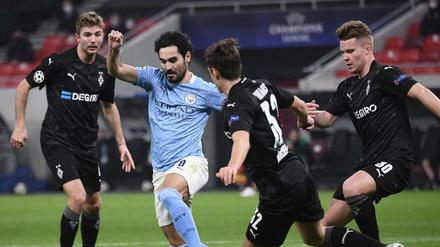 Manchester Citys Ilkay Gundogan beschäftigte gleich mehrere Gladbacher.