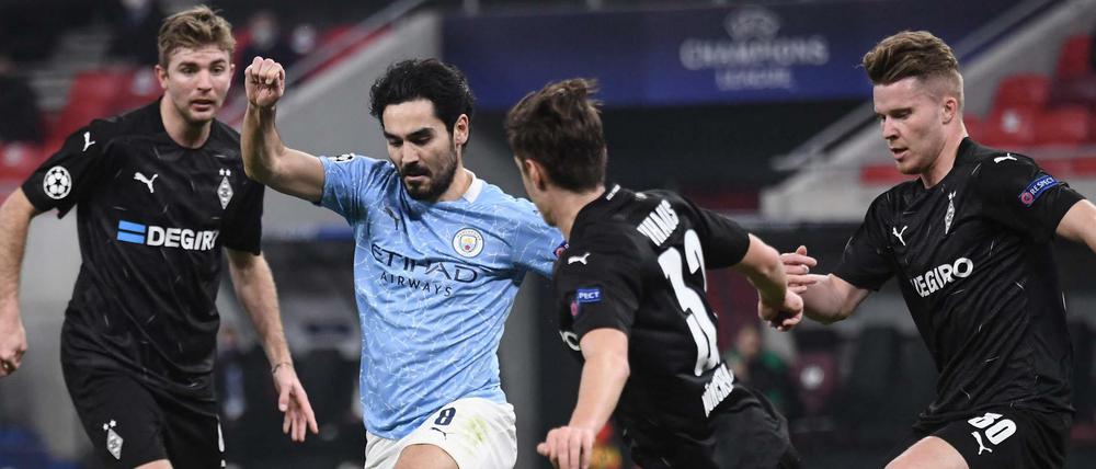 Manchester Citys Ilkay Gundogan beschäftigte gleich mehrere Gladbacher.