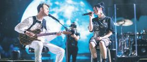 Hausgemacht. Billie Eilish (rechts) schreibt ihre Hits im Kinderzimmer – zusammen mit ihrem Bruder Finneas (links).