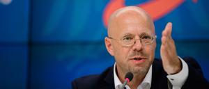 Er habe sich "nach gründlicher Abwägung dazu entschlossen, eine Bundestagskandidatur nicht zu erwägen", schrieb Kalbitz auf Facebook.