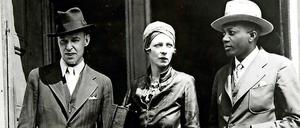 Rausschmiss im Mai 1932. Nancy Cunard vor dem Grampion.