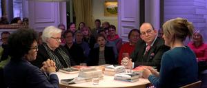 Denis Scheck in seinem SWR-"Lesenswert"-Literaturtalk, links Ijoma Mangold, Sigrid Löffler und rechts Insa Wilke.