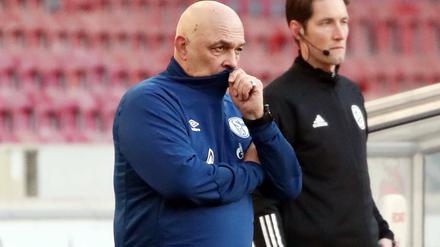 Christian Gross während des Spiels von Schalke 04 beim VfB Stuttgart. 