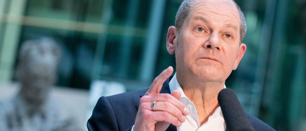 Der politische Übervater im Hintergrund war schon Kanzler, Olaf Scholz möchte es erst noch werden.