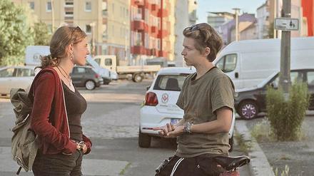 Im Porträtfilm „Freizeit“ diskutieren Berliner Jugendliche über Gentrifizierung, Sexismus und Drogen. 