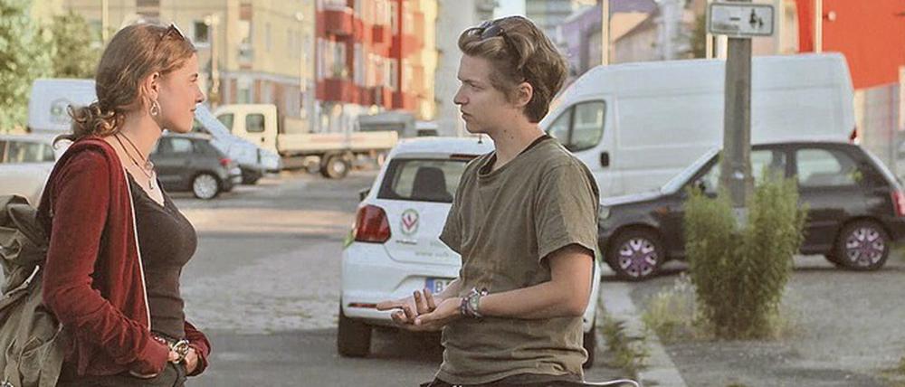 Im Porträtfilm „Freizeit“ diskutieren Berliner Jugendliche über Gentrifizierung, Sexismus und Drogen. 