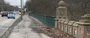 Selbstheilung? Diebstahl? Wo ist der Bauzaun plötzlich hin?