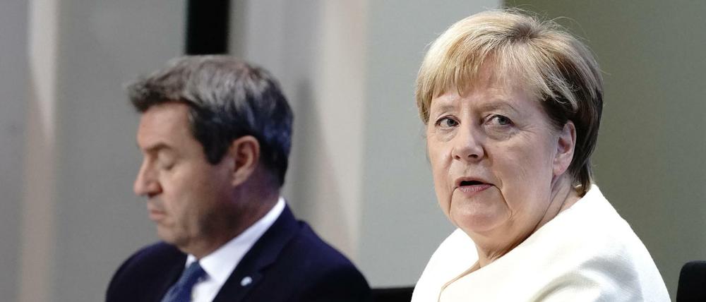 Bundeskanzlerin Angela Merkel (CDU) und Markus Söder (CSU), Ministerpräsident von Bayern.