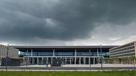 Experten gehen auch nach der Krise von einem um fünf bis zehn Prozent reduzierten Passagieraufkommen aus - das wird auch den BER treffen.