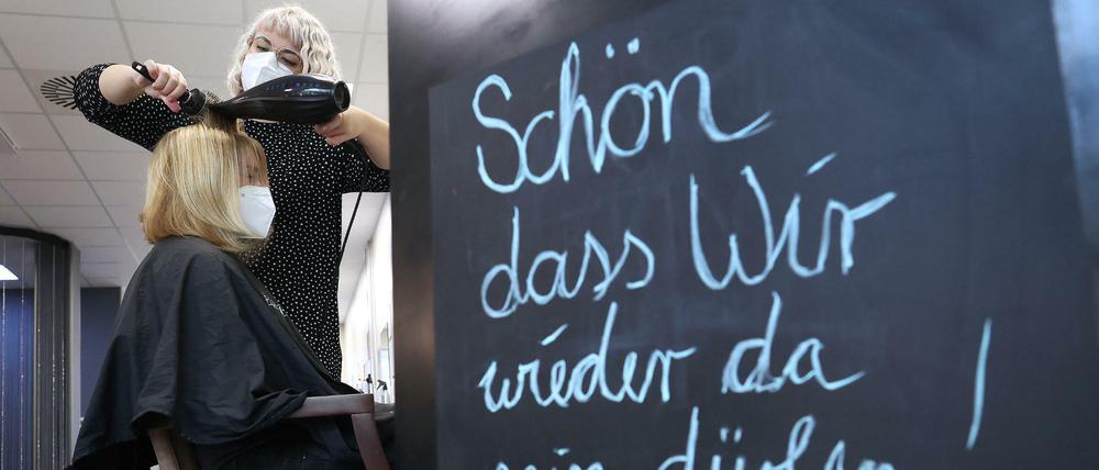 Haareschneiden wieder möglich: Friseursalon in Magdeburg