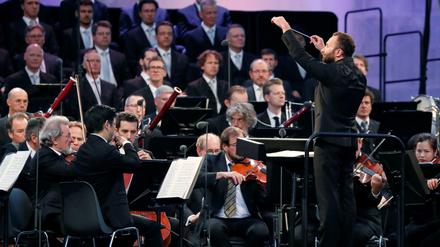 Wo sind die Frauen? Kirill Petrenko und die Berliner Philharmoniker bei einem Open-Air-Konzert vor dem Brandenburger Tor 2019.