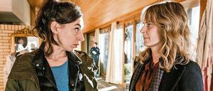 Auf dem Züriberg.  Kommissarin Tessa Ott (Carol Schuler, l.) und ihre Kollegin Isabelle Grandjean (Anna Pieri Zuercher). 