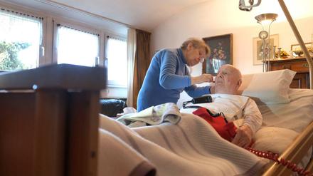 Rund 1,2 Millionen Menschen sind hierzulande in der Altenpflege tätig. 
