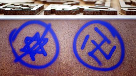Anschläge auf jüdische Einrichtungen, Volksverhetzung, Verwenden verfassungsfeindlicher Kennzeichen, Bedrohungen - die Liste der antisemitischen Straftaten ist lang.