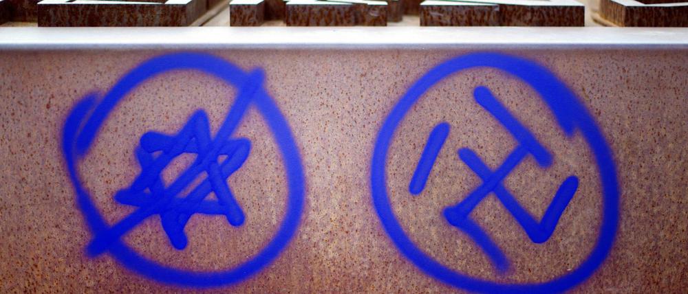 Anschläge auf jüdische Einrichtungen, Volksverhetzung, Verwenden verfassungsfeindlicher Kennzeichen, Bedrohungen - die Liste der antisemitischen Straftaten ist lang.