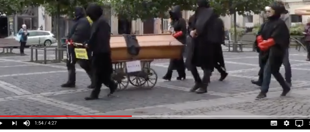 "Zittauer Totenzug". Diese Männer und Frauen zogen am Samstag durch die Stadt.