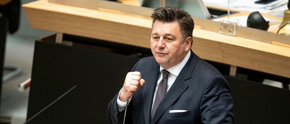 Berlins Innensenator Andreas Geisel (SPD) bat die Opfer der Anschläge in Neukölln um Verzeihung. 