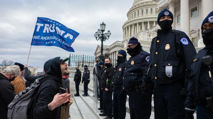 Trump-Unterstützer versammeln sich vor dem Kapitol n Washington.