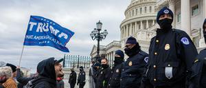Trump-Unterstützer versammeln sich vor dem Kapitol n Washington.