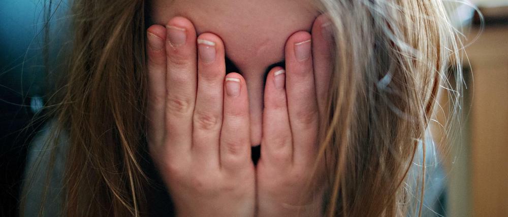 Depressionen und Angststörungen bei Kindern und Jugendlichen haben seit Beginn der Corona-Pandemie zugenommen.