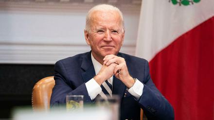 Zufriedener US-Präsident. Joe Biden verkündete am Dienstag, dass sein Land dem Impfplan voraus ist.