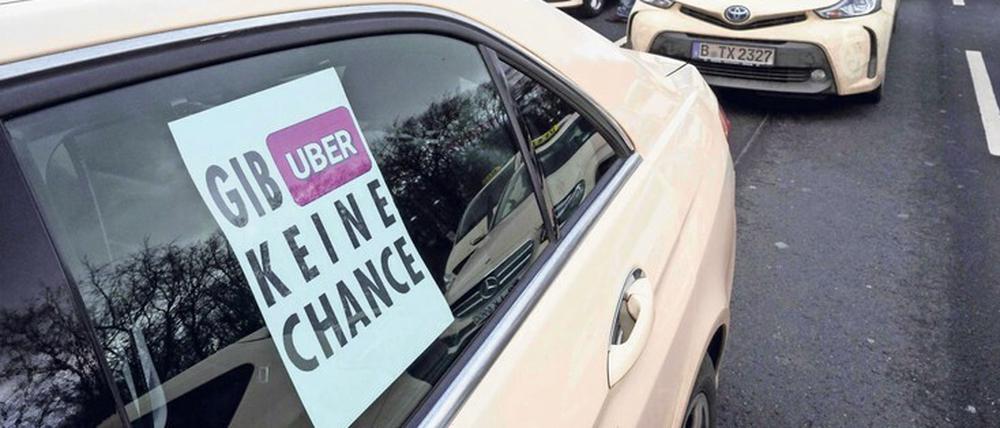 Protest gegen Uber. Taxifahrer in Berlin fürchten um ihre Existenz.