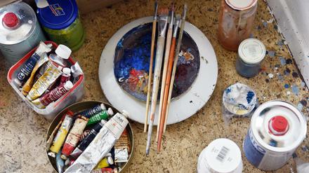 Viele Künstler:innen können es sich nicht leisten, ihr Leben allein der Kunst zu widmen.