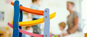 Ab nächster Woche werden Einladungen auch an Kita-Personal verschickt.