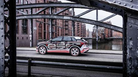 Noch in Tarnbekleidung unterwegs: Der neue Q4 e-tron.